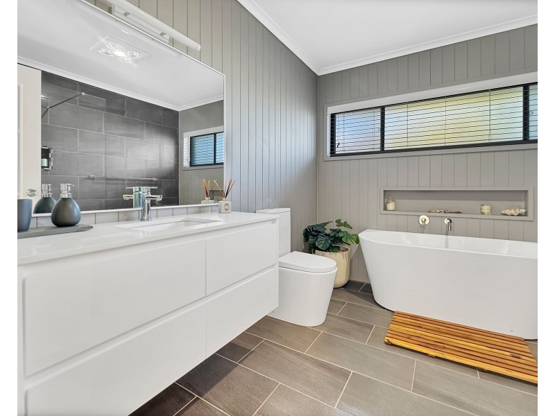 154 The Lake Circuit, Culburra Beach NSW 2540