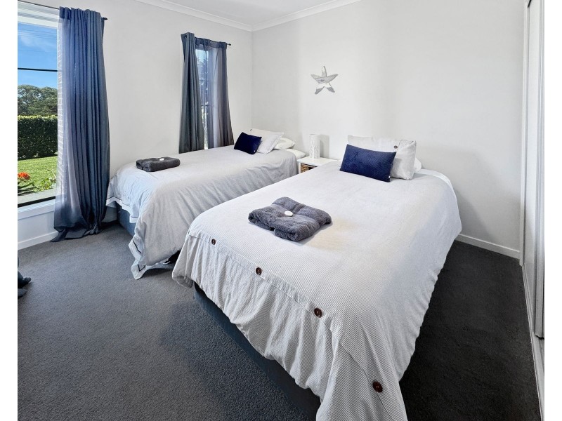 7 Orsova Parade, Orient Point NSW 2540