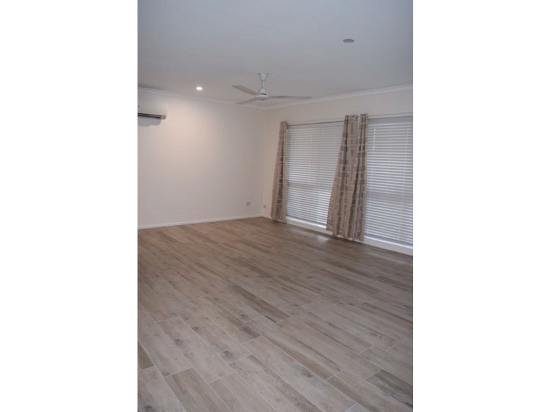 4 Strawbridge Cres, Moulden NT 0830