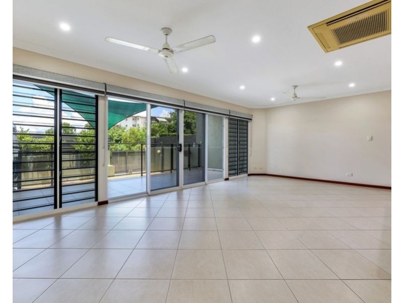 2/11 Villaflor Crescent, Woolner NT 0820
