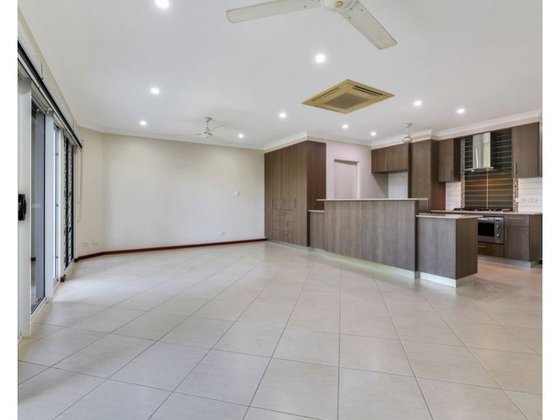 2/11 Villaflor Crescent, Woolner NT 0820