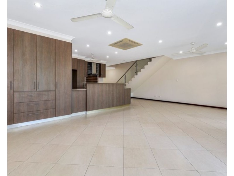 2/11 Villaflor Crescent, Woolner NT 0820