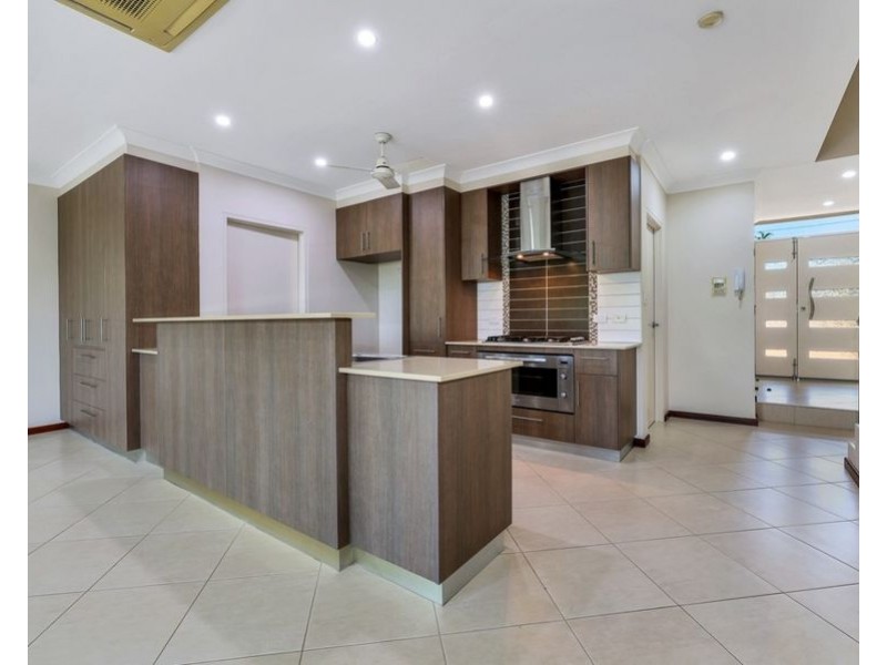 2/11 Villaflor Crescent, Woolner NT 0820