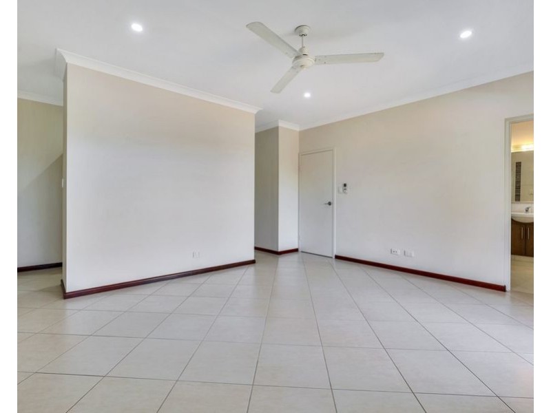 2/11 Villaflor Crescent, Woolner NT 0820