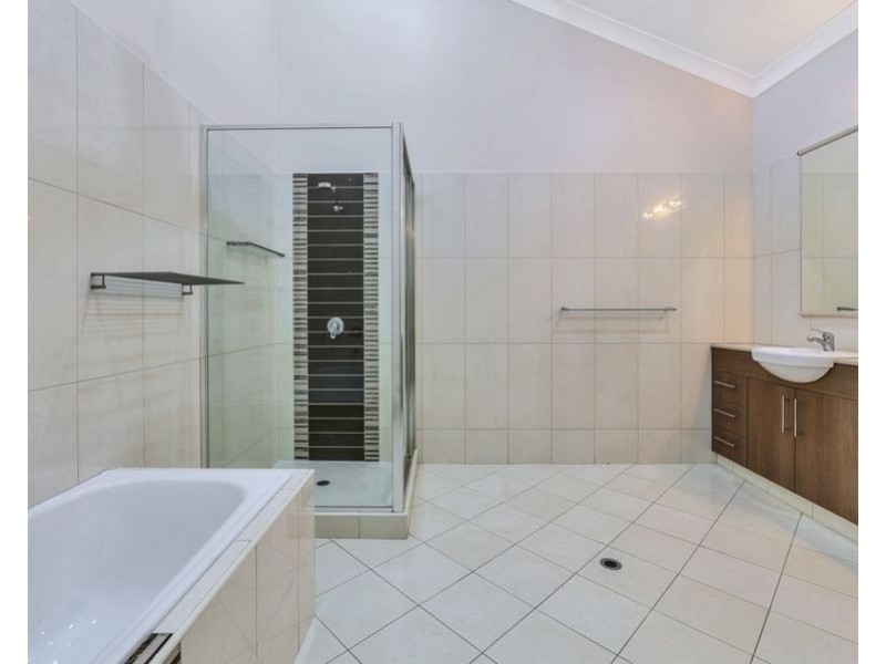 2/11 Villaflor Crescent, Woolner NT 0820
