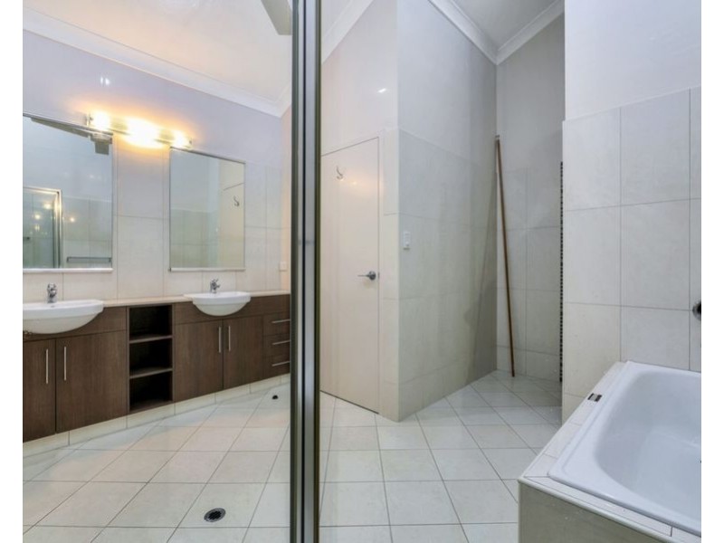 2/11 Villaflor Crescent, Woolner NT 0820
