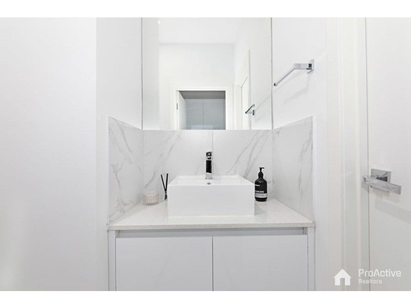 2 Vivid Way, Craigieburn VIC 3064