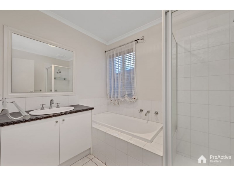 46 Lakes Drive, Craigieburn VIC 3064