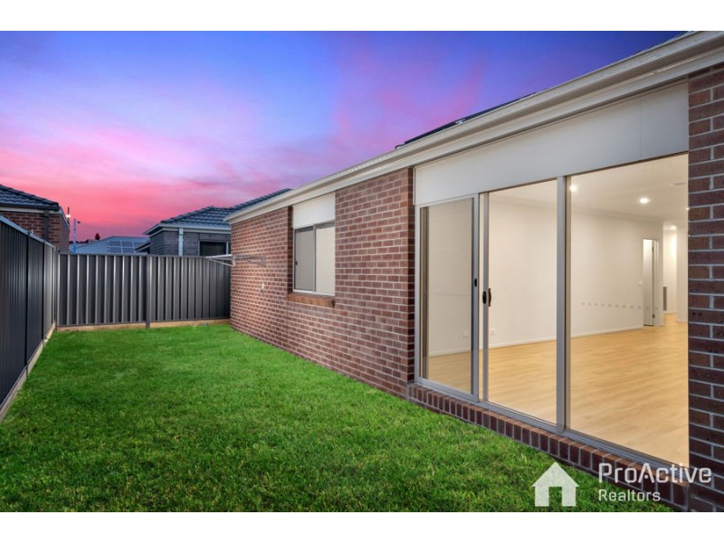142 Champion Parade, Craigieburn VIC 3064