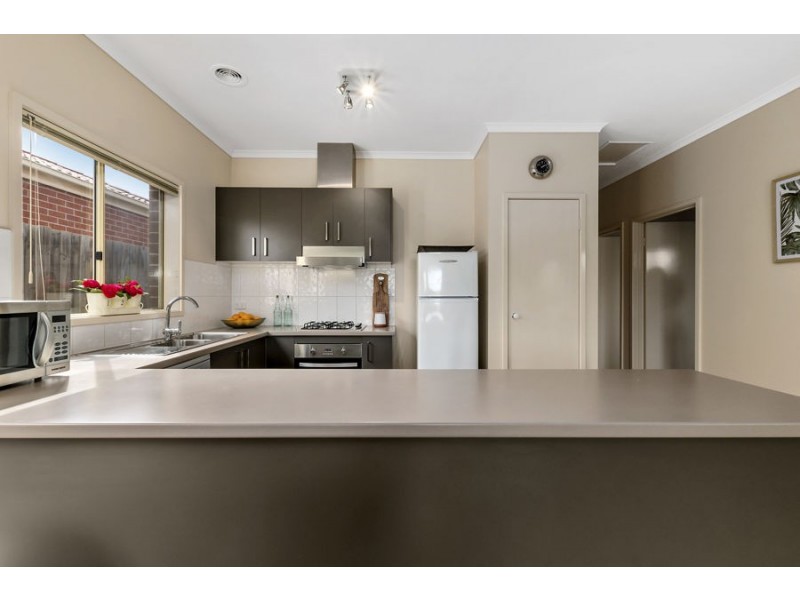 33/17 CRESTMONT DRIVE, Melton South VIC 3338