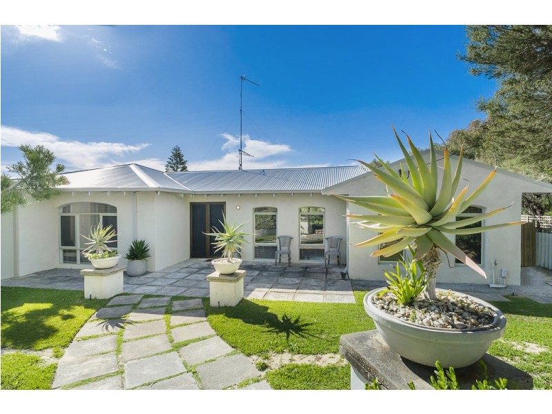 4 Nautical Court, Yanchep WA 6035