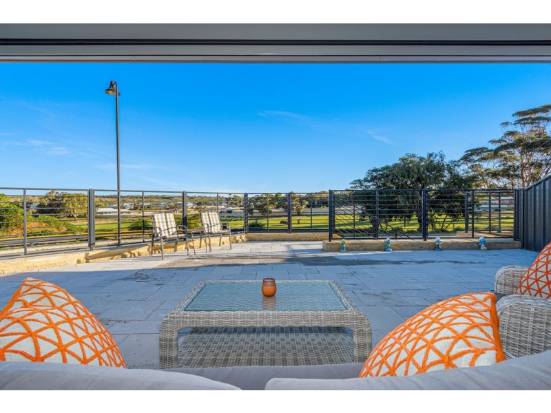 8 Bunker Crescent, Yanchep WA 6035