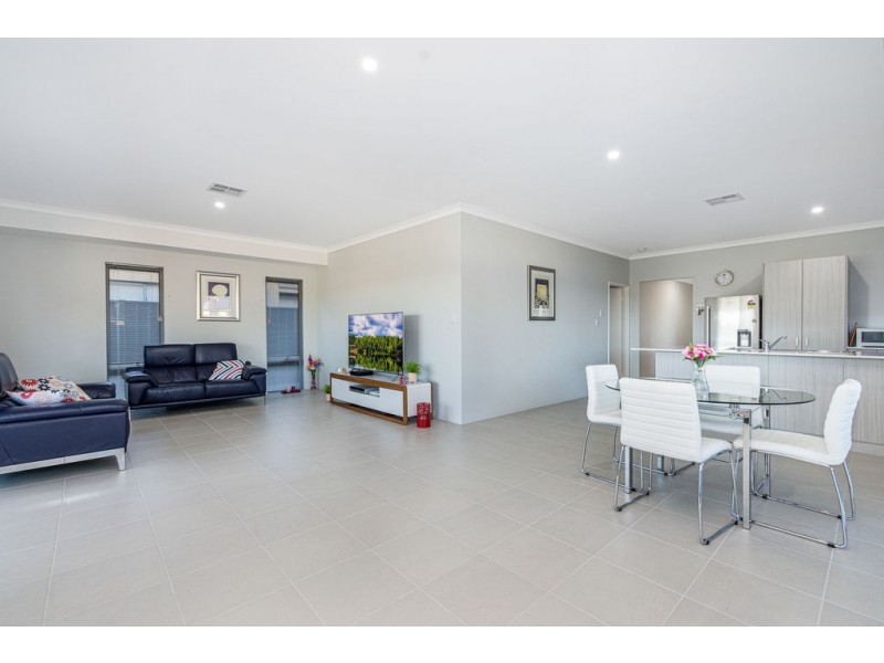 8 Bunker Crescent, Yanchep WA 6035