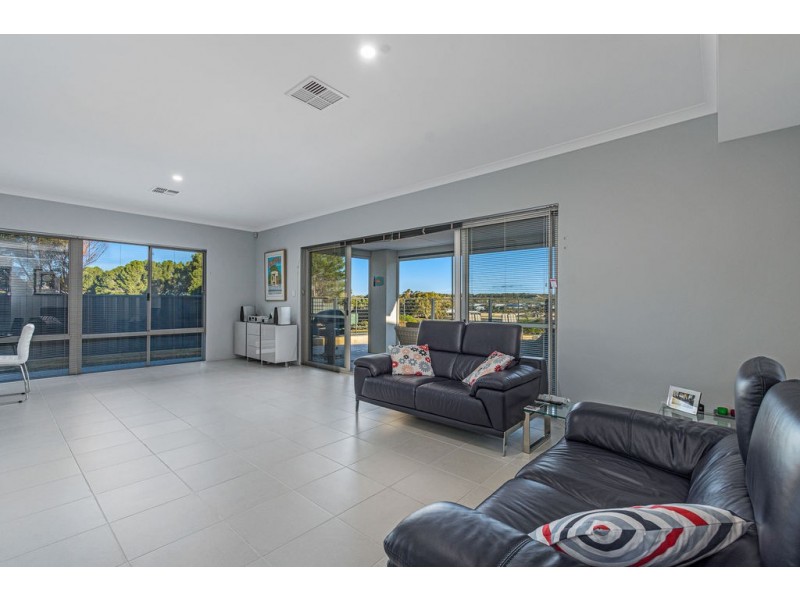 8 Bunker Crescent, Yanchep WA 6035
