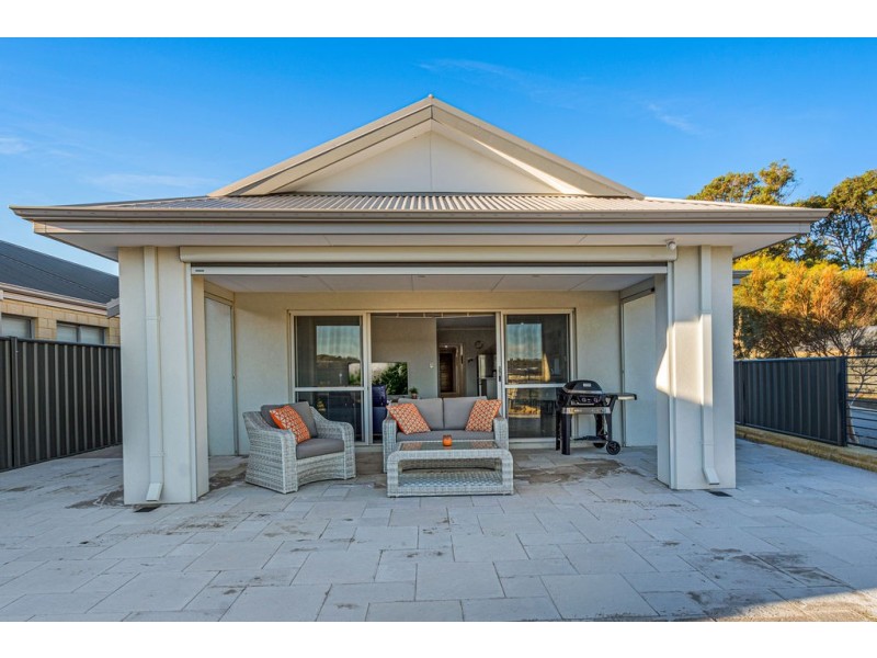8 Bunker Crescent, Yanchep WA 6035
