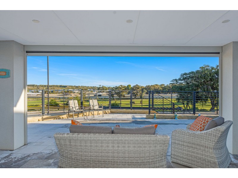 8 Bunker Crescent, Yanchep WA 6035