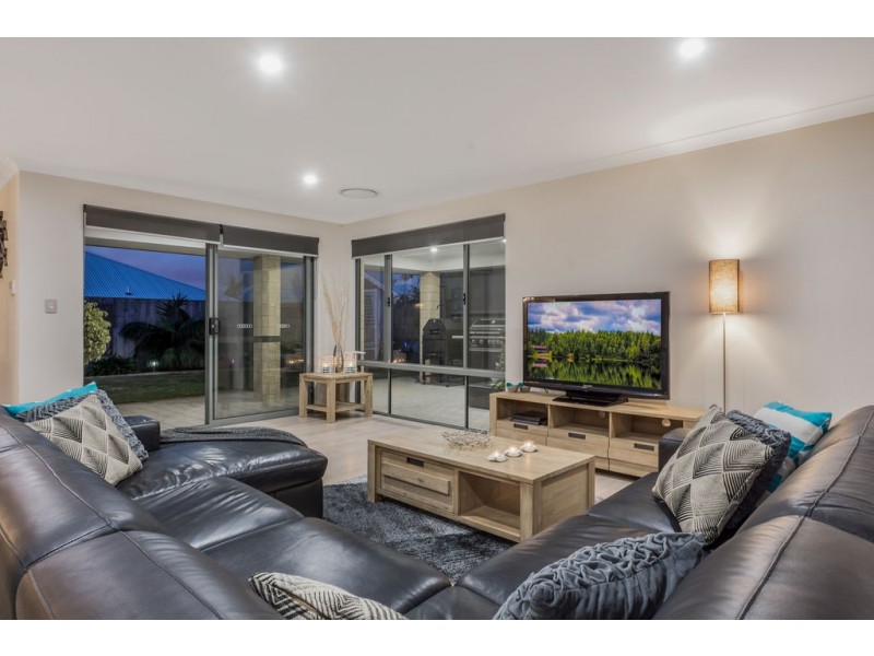 4 Carbon Street, Yanchep WA 6035