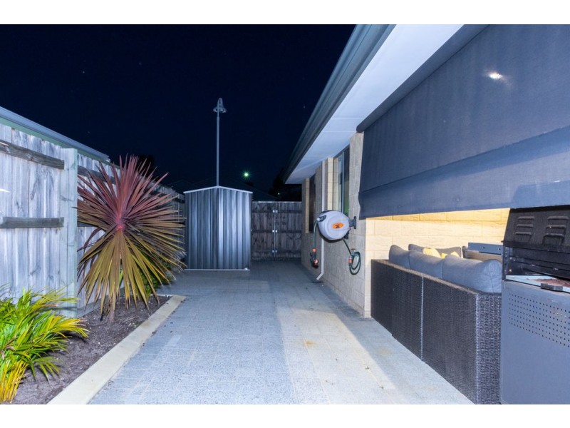 4 Carbon Street, Yanchep WA 6035