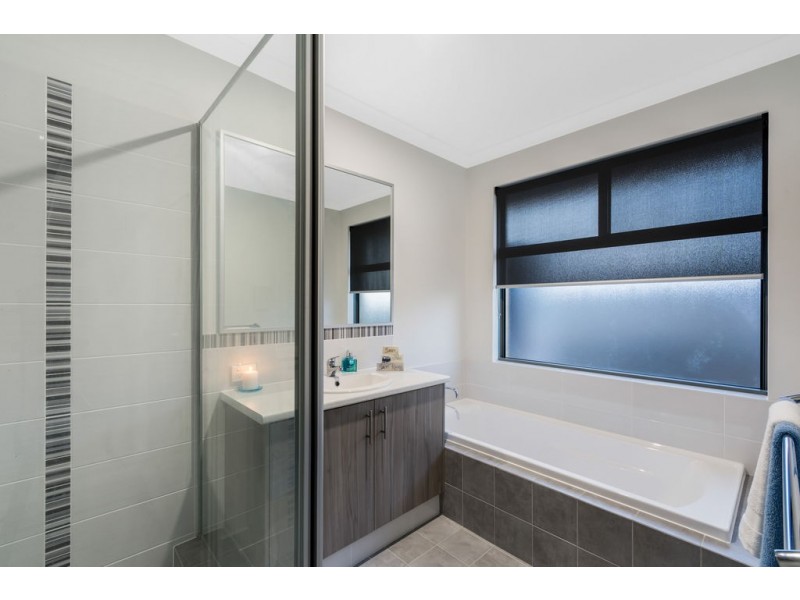 4 Carbon Street, Yanchep WA 6035