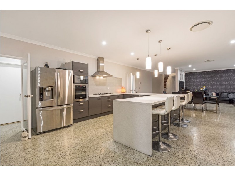 16 Tinsel Street, Yanchep WA 6035