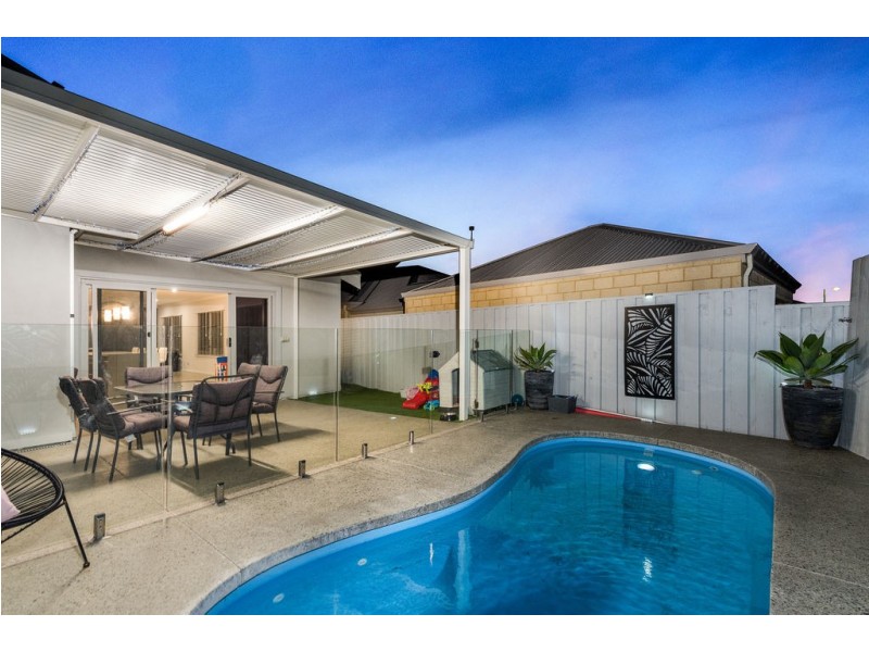16 Tinsel Street, Yanchep WA 6035