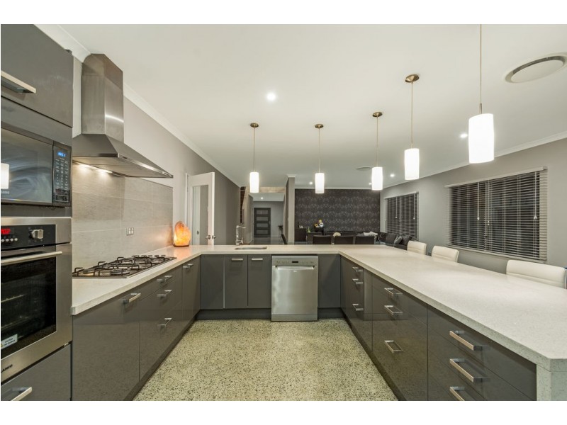 16 Tinsel Street, Yanchep WA 6035