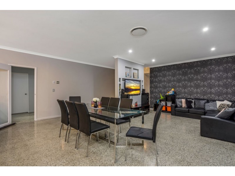 16 Tinsel Street, Yanchep WA 6035