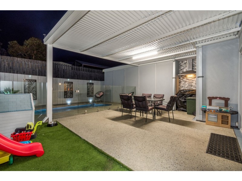 16 Tinsel Street, Yanchep WA 6035