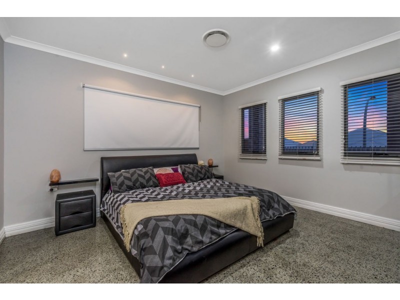 16 Tinsel Street, Yanchep WA 6035