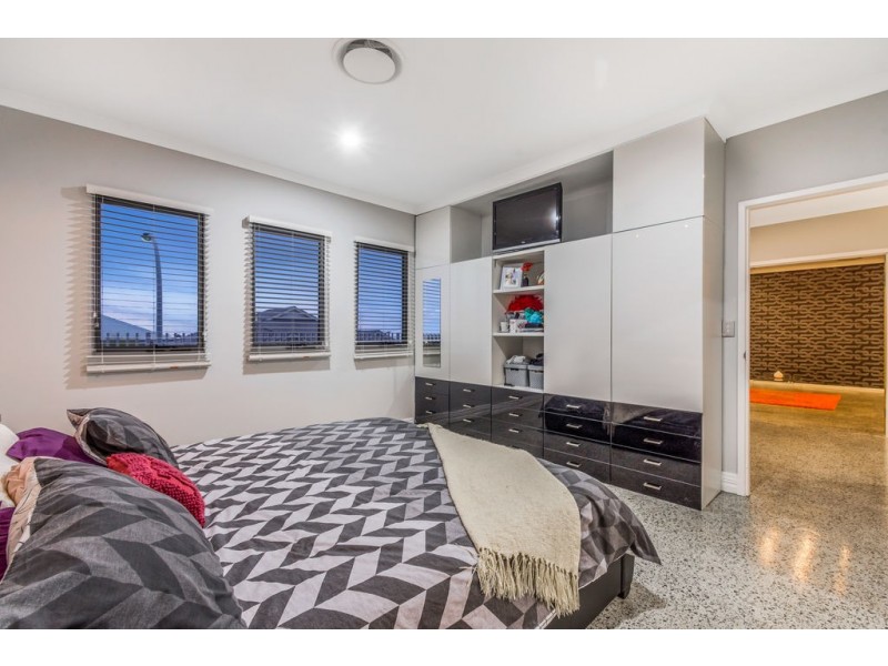 16 Tinsel Street, Yanchep WA 6035