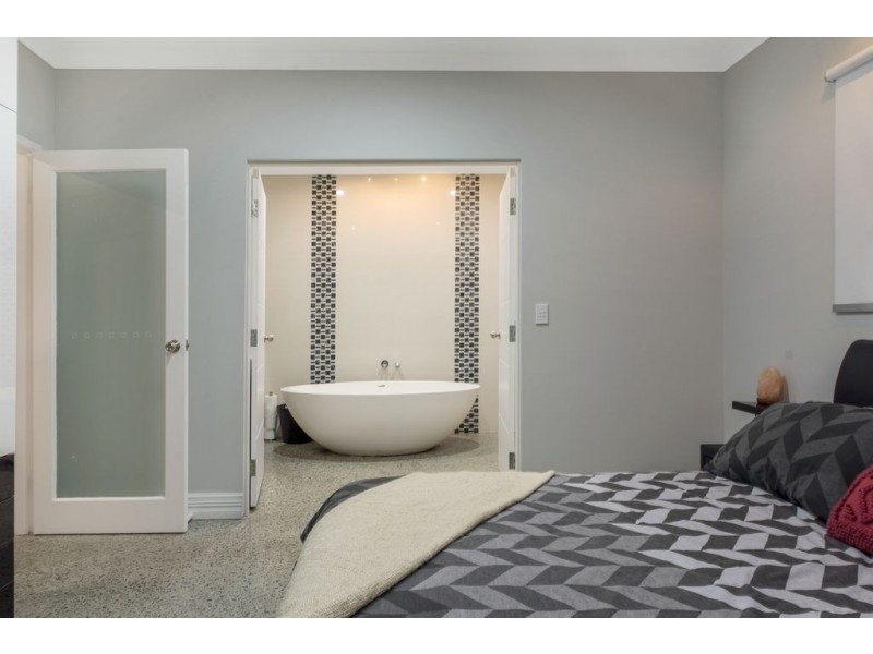 16 Tinsel Street, Yanchep WA 6035