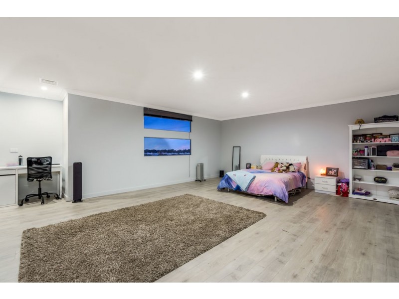 16 Tinsel Street, Yanchep WA 6035