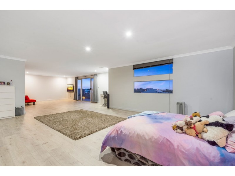 16 Tinsel Street, Yanchep WA 6035