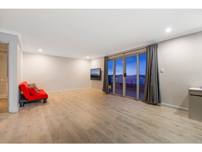 16 Tinsel Street, Yanchep WA 6035