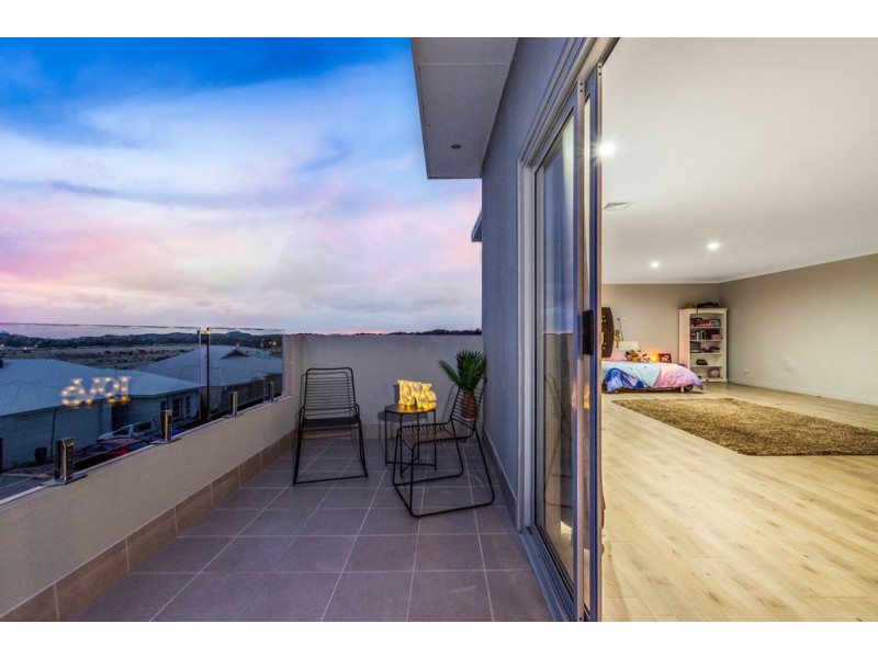 16 Tinsel Street, Yanchep WA 6035