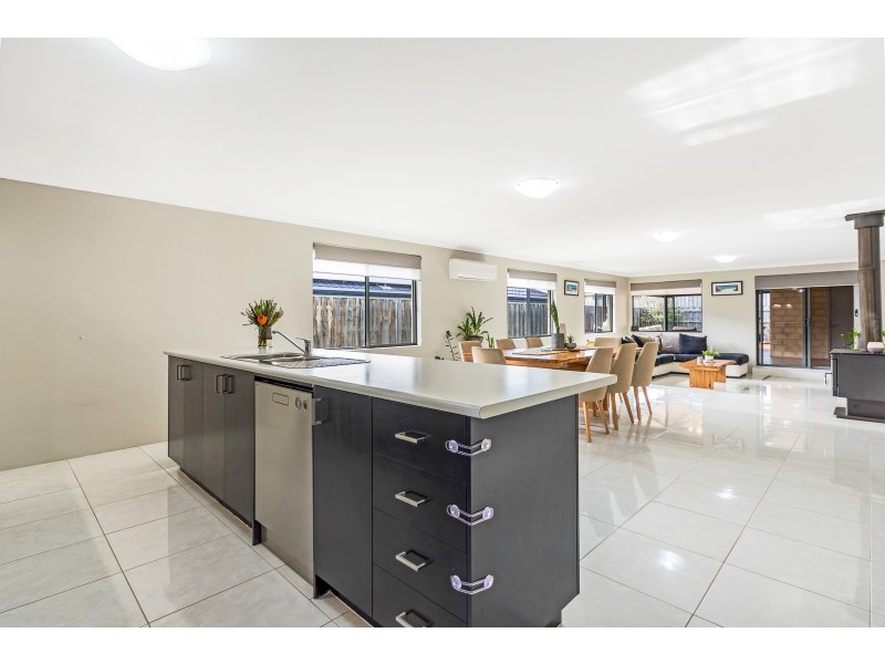 44 Tinsel Street, Yanchep WA 6035