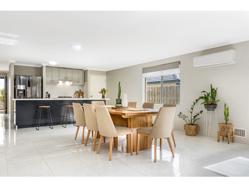 44 Tinsel Street, Yanchep WA 6035