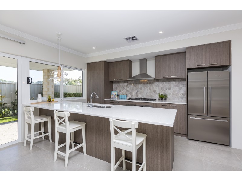 33 Parkside Street, Yanchep WA 6035