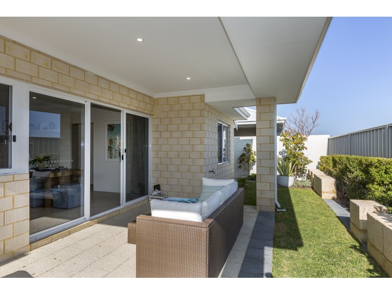 33 Parkside Street, Yanchep WA 6035
