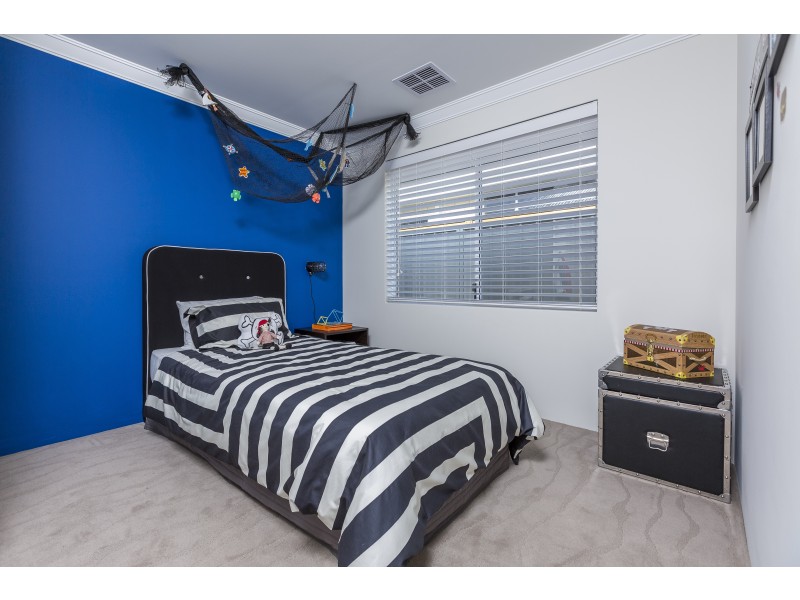 33 Parkside Street, Yanchep WA 6035