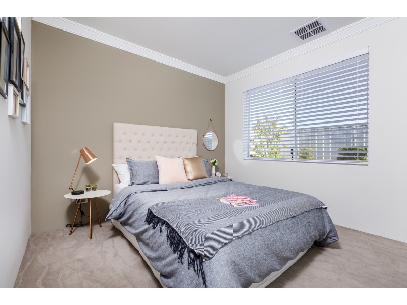 33 Parkside Street, Yanchep WA 6035