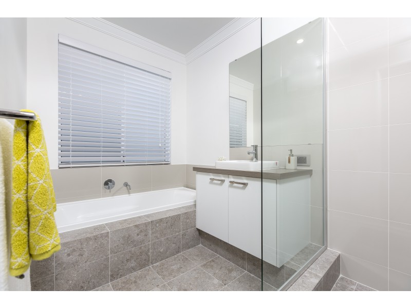 33 Parkside Street, Yanchep WA 6035