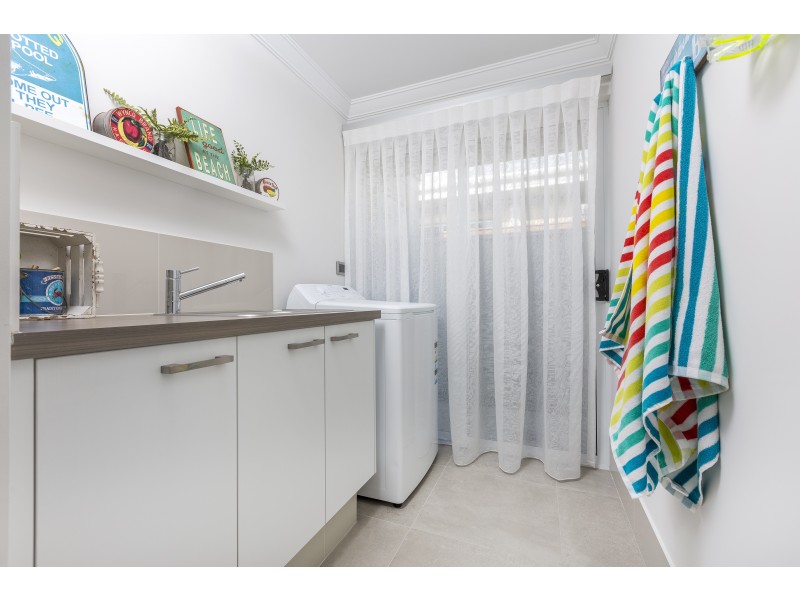 33 Parkside Street, Yanchep WA 6035