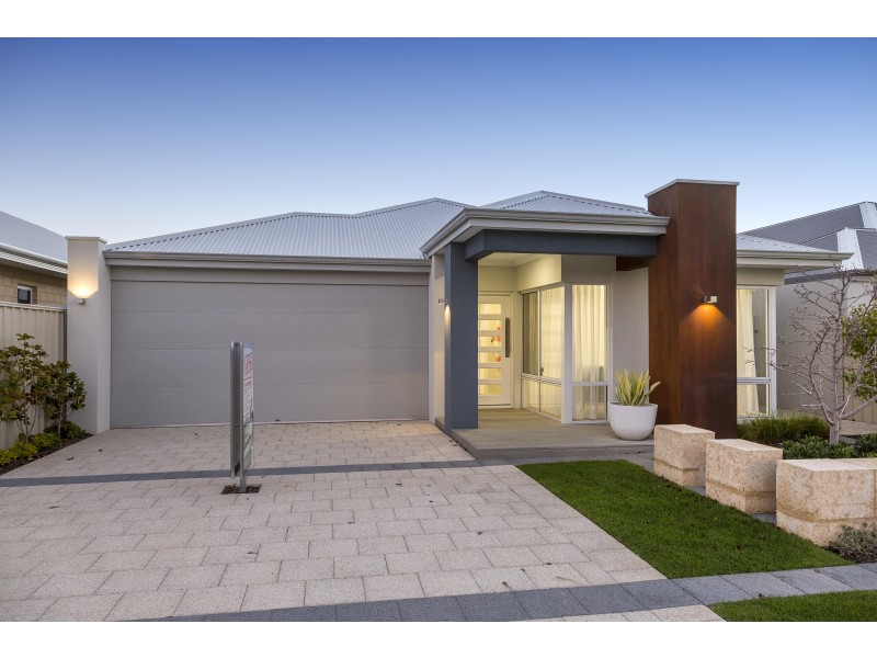 33 Parkside Street, Yanchep WA 6035