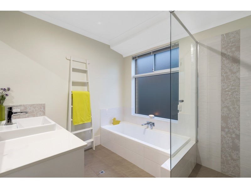 102 Seaside Avenue, Yanchep WA 6035