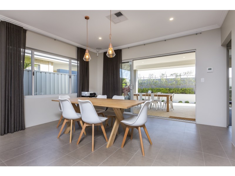 29 Parkside Street, Yanchep WA 6035