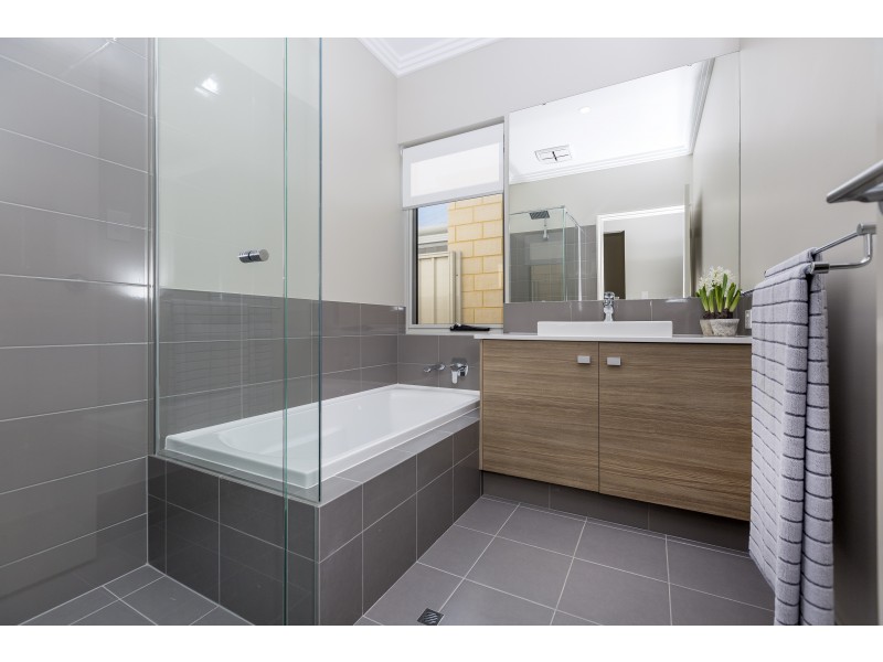 29 Parkside Street, Yanchep WA 6035