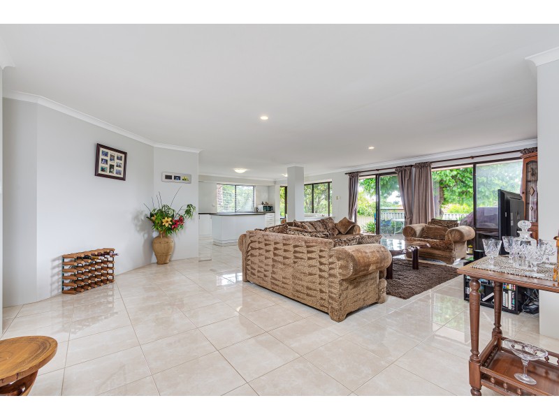 1 Truro Court, Yanchep WA 6035