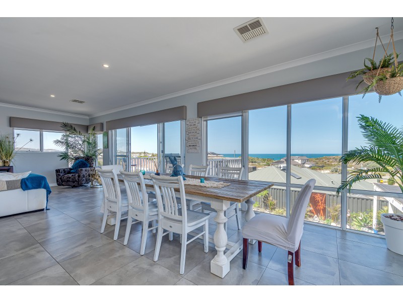 8 Harlequin Way, Yanchep WA 6035