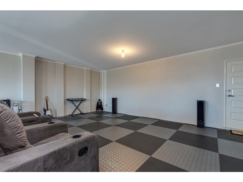 8 Harlequin Way, Yanchep WA 6035